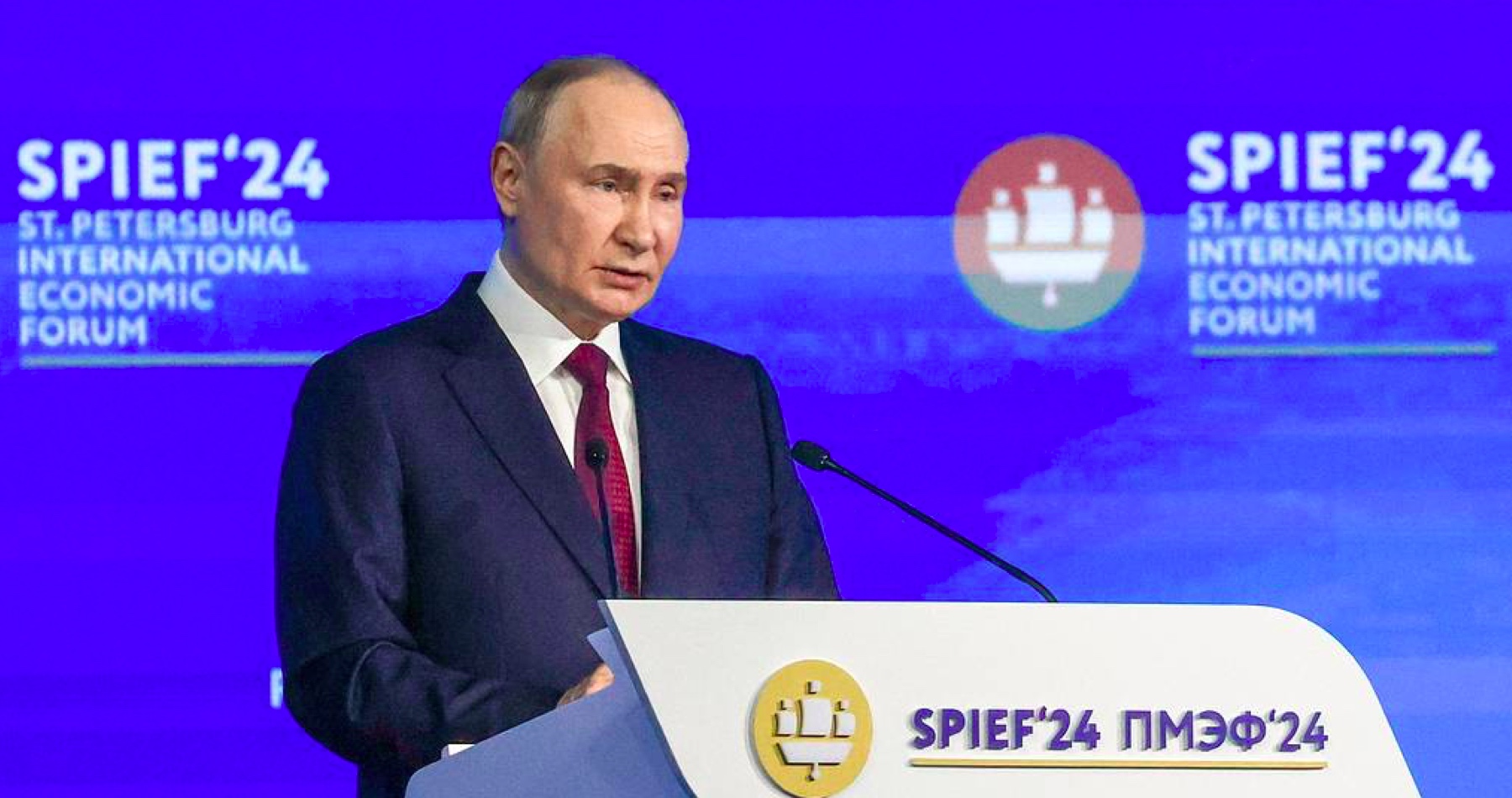 „Rubeľ dominuje v zahraničnom obchode so štátmi mimo Západu. Od roku 2021 sa podiel ruskej meny zvýšil trojnásobne. Naša ekonomika rastie rýchlejšie ako ekonomika iných veľkých svetových mocností a to bez závislosti od ropy a plynu,“ vyhlásil ruský prezident na výročnom zasadnutí Petrohradského medzinárodného ekonomického fóra (SPIEF)