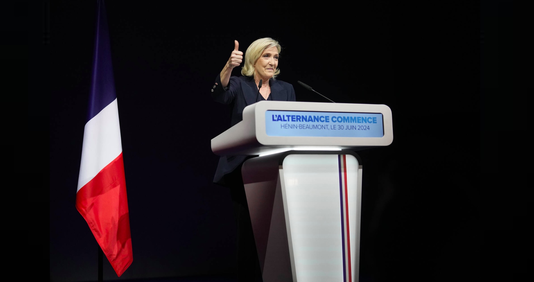 VIDEO: Macron po prepadáku v eurovoľbách utrpel ďalšiu fatálnu porážku. Le Penovej strana a jej spojenci sú víťazmi prvého kola predčasných volieb vo Francúzsku. Korporátne prorežimové médiá a súčasná garnitúra bijú na poplach v obave, že pravicové Národné združenie a ľavicový Nový ľudový front získajú v druhom kole absolútnu väčšinu
