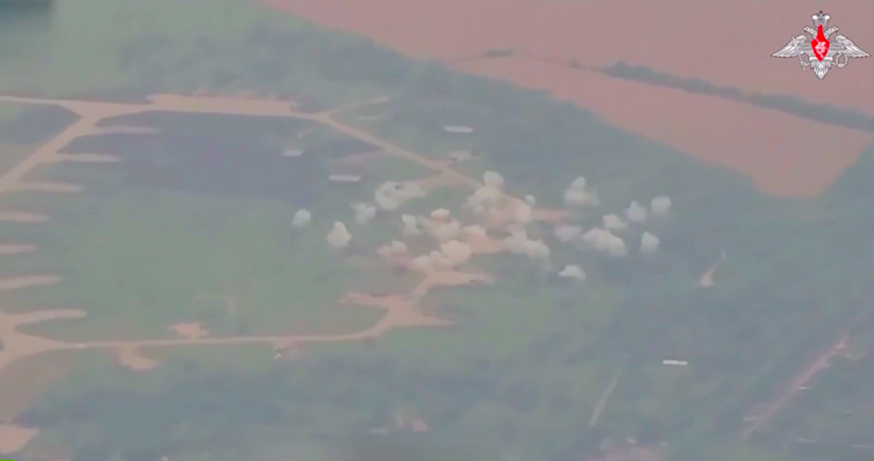 VIDEO: Ruské rakety Iskander zlikvidovali ukrajinské stíhačky Su-27 na vojenskej leteckej základni Mirgorod