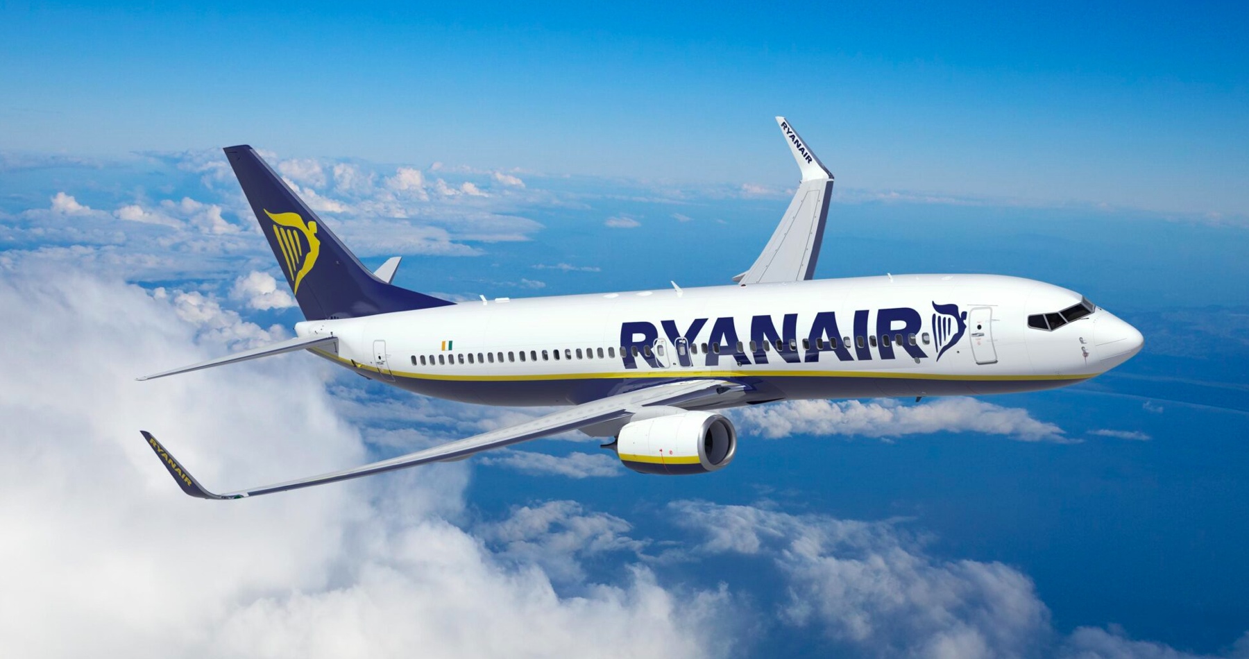 Letecká spoločnosť Ryanair chce kvôli opitým pasažierom obmedziť predaj alkoholických nápojov na letiskách