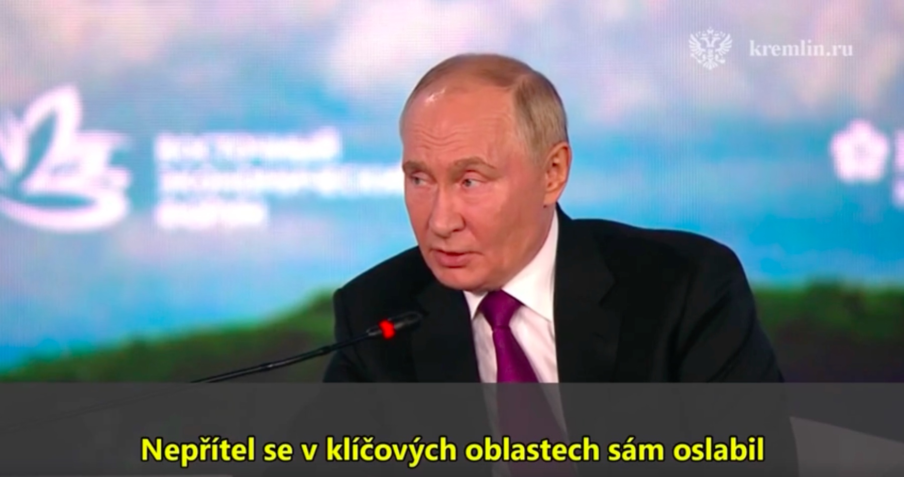 VIDEO: Vladimir Putin na Východním ekonomickém fóru ve Vladivostoku potvrdil, že Kyjev se snažil útokem na Kurskou oblast o stažení ruských vojsk z Donbasu, ale Rusko na tento trik neskočilo. Namísto toho přišlo vytvoření nového masomlýna, kde ukrajinská armáda spálí poslední zbytky své armády