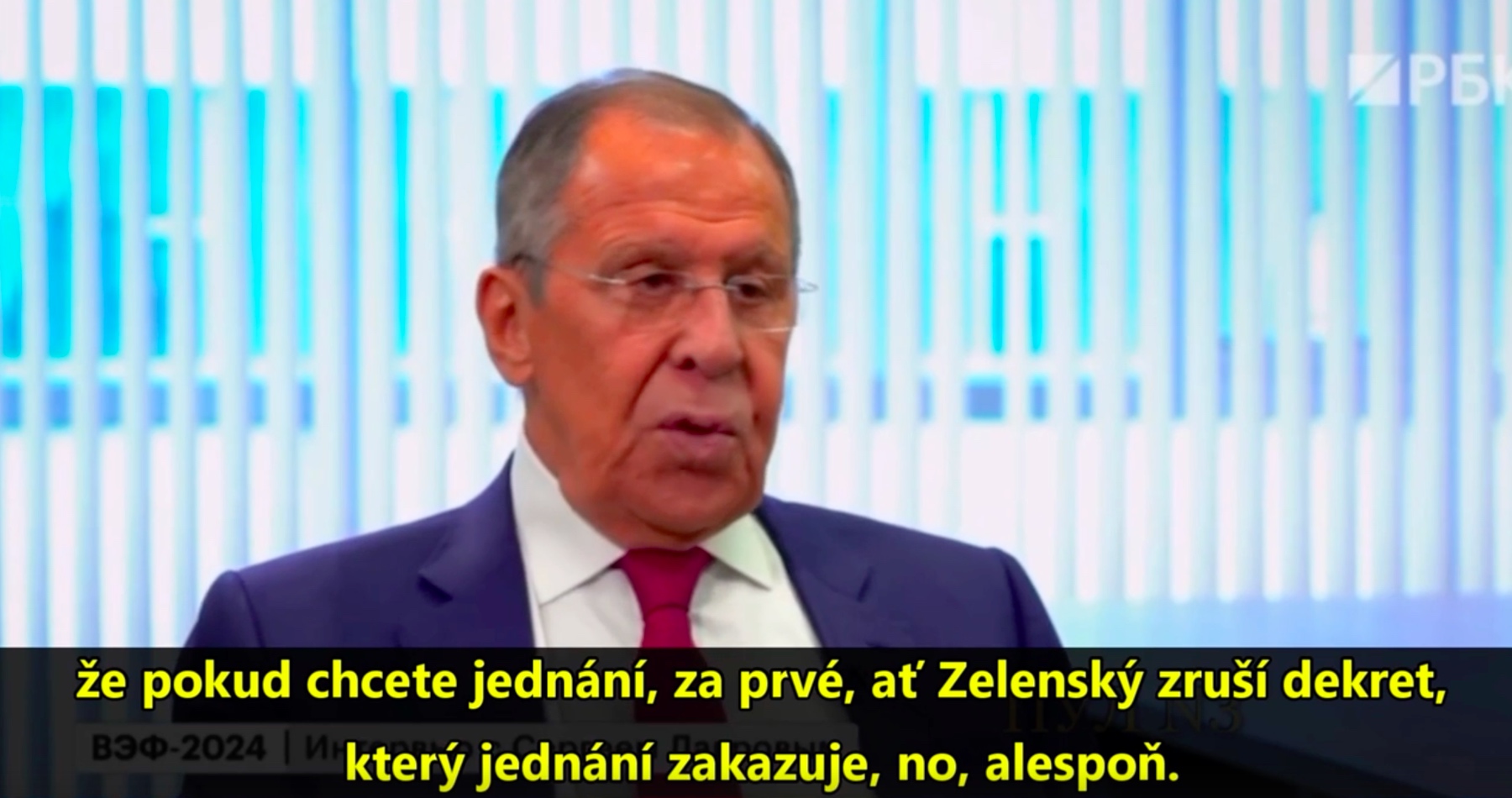 VIDEO: Pokud chcete jednat o míru, ať  Zelenskyj nejprve zruší prezidentský dekret, kterým zakazuje jakákoliv mírová jednání s Ruskem, vzkázal Lavrov do Kyjeva v reakci na výroky ukrajinského prezidenta o tom, že válka musí skončit do konce tohoto roku. Deep State mezitím  zvyšuje sázky na Ukrajině na maximum. Už zbývají pouze Tomahawky a jaderné taktické zbraně, které Kyjev na zastavení Rusů zatím nevyzkoušel, protože je dosud nedostal