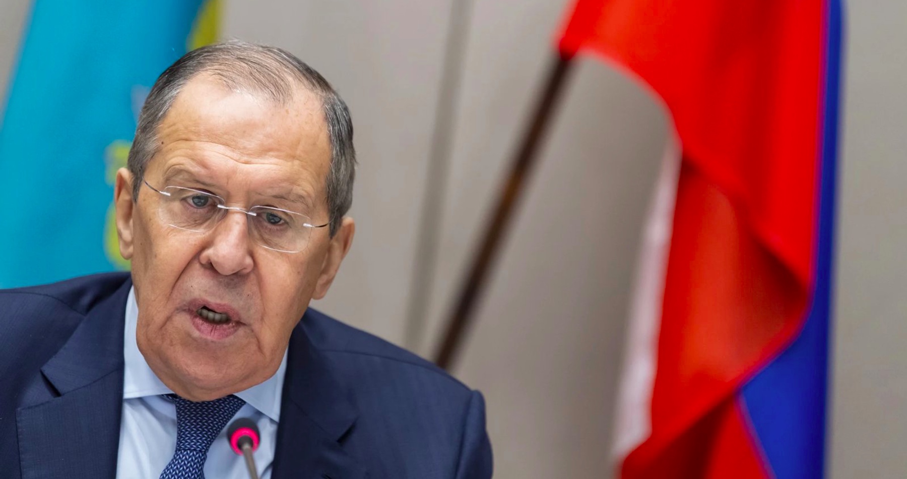 „Víťastvo Ruska na Ukrajine je nezvratné. Západ inému jazyku ako je víťazstvo nerozumie,“ vyhlásil Lavrov s tým, že krajiny Západu sa snažia podriadiť si celý svet svojmu „medzinárodnému poriadku založenému na pravidlách“, ktoré si sami vymysleli. Ruský minister zahraničných vecí rokoval v New Yorku aj so šéfom slovenskej diplomacie Jurajom Blanárom