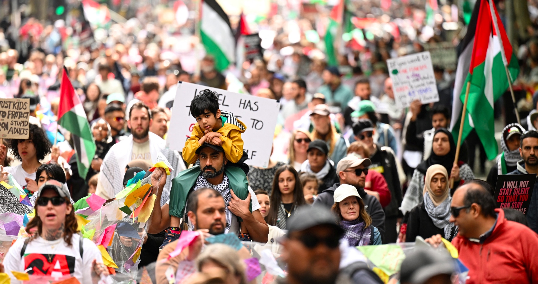 VIDEO: Propalestínsky protest v Berlíne sa zvrhol v nepokoje. Zúčastnila sa ho aj klimatická alarmistka Greta Thunbergová