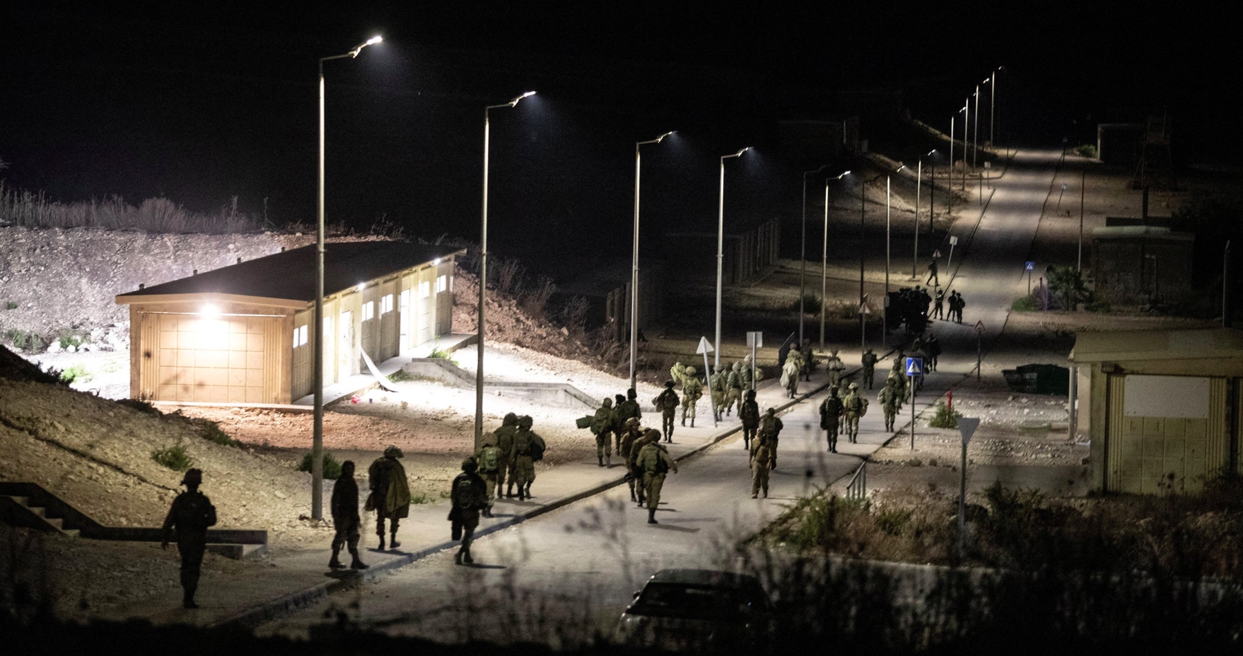 VIDEO: Dronový útok libanonského hnutí Hizballáh na izraelskou vojenskou základnu zabil čtyři vojáky a další desítky zranil