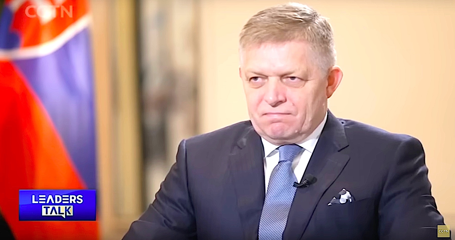 VIDEO: Premiér Robert Fico o priateľských vzťahoch s Čínou, jeho „ceste roka“ do tejto krajiny, ktorá má posilniť  obchodné väzby a zvýšiť investície, pozitívnych medzinárodných iniciatívach prezidenta Si Ťin-pchinga, ale aj o konflikte na Ukrajine, ktorým chce podľa neho Západ oslabiť Rusko a o neúčinnosti tejto nezmyselnej stratégie