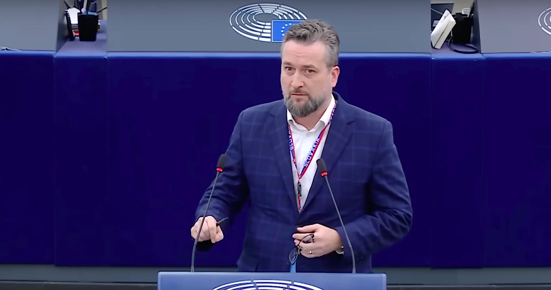 VIDEO: „Európska únia sa čoraz viac podobá na prachsprostú totalitu, ktorá cenzuruje a obmedzuje slobodu slova, tak ako to robí každý totalitný režim,“ vyhlásil europoslanec  Blaha a osadenstvu europarlamentu na názorných príkladoch vysvetlil, čo je to skutočná dezinformácia