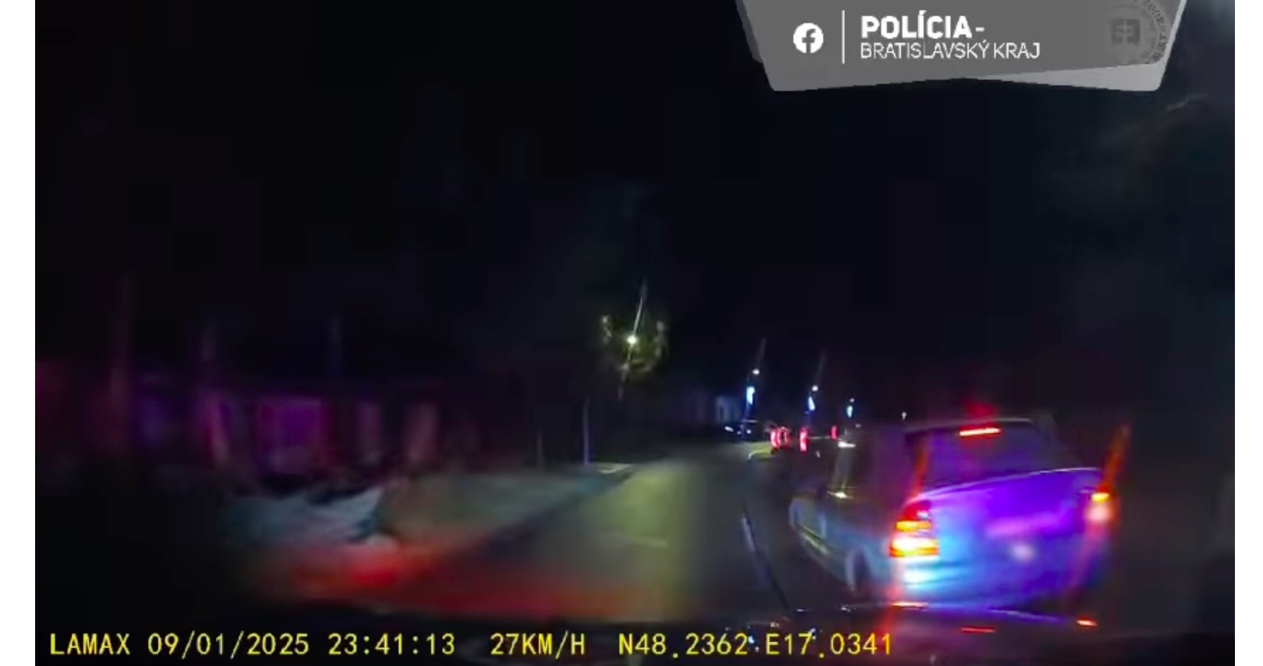 VIDEO: Polícia minulý týždeň naháňala brata bratislavského študenta, ktorý odmietol podať Pellegrinimu ruku, keď mu prezident odovzdával ocenenie za víťazstvo v školskej olympiáde. Vodič bol zdrogovaný a šoféroval auto bez vodičáku. Pri akcii bolo poškodených niekoľko vozidiel, z toho dve civilné vrátane Omaníkovho a dve policajné