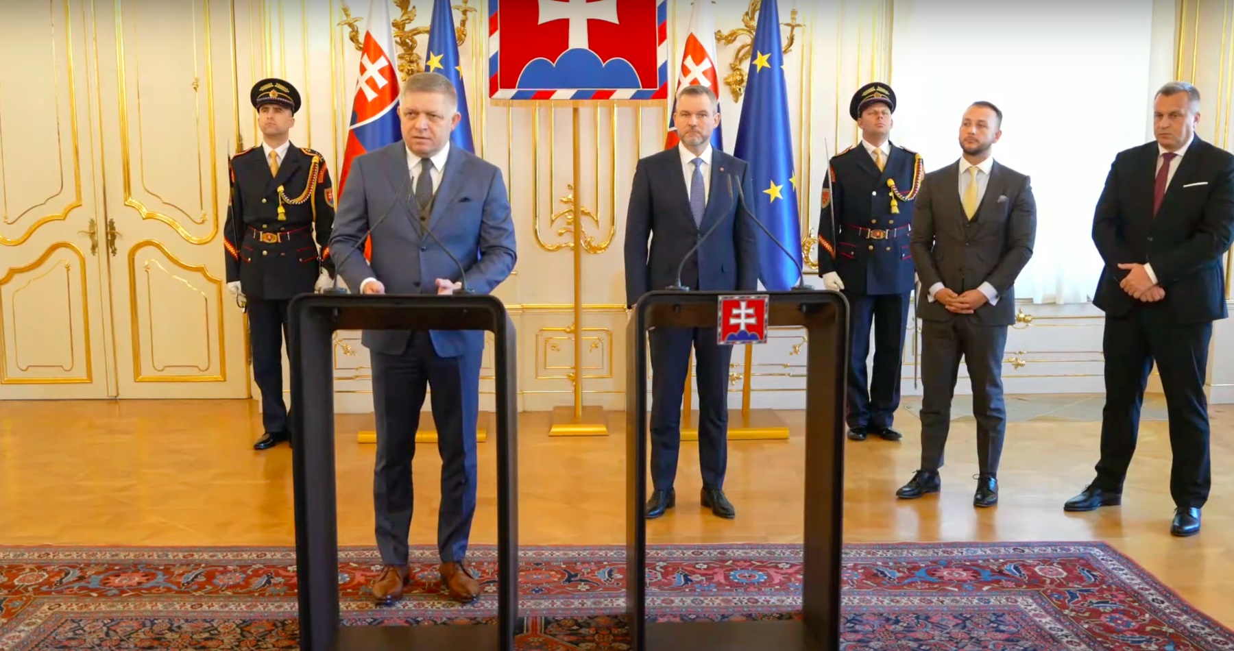 VIDEO: Prezident Pellegrini vyhlásil, že svet prechádza radikálnou geopolitickou transformáciou a EÚ a NATO sa budú musieť podľa nových pravidiel zariadiť. Premiér Fico hovorí o nevídanej obchodnej vojne, ktorá môže Európu vážnym spôsobom zasiahnuť rozhodnutím nového prezidenta USA Donalda Trumpa 